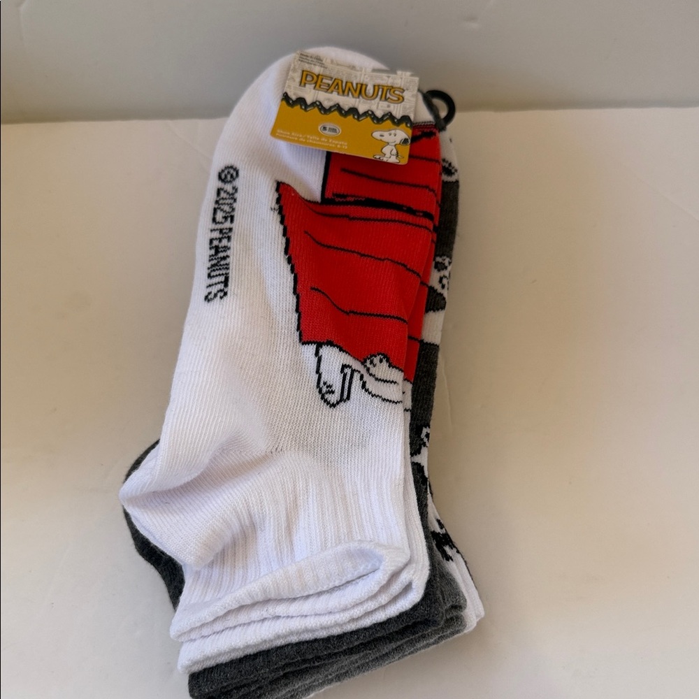 New Snoopy Peanuts 5 Pack Socks